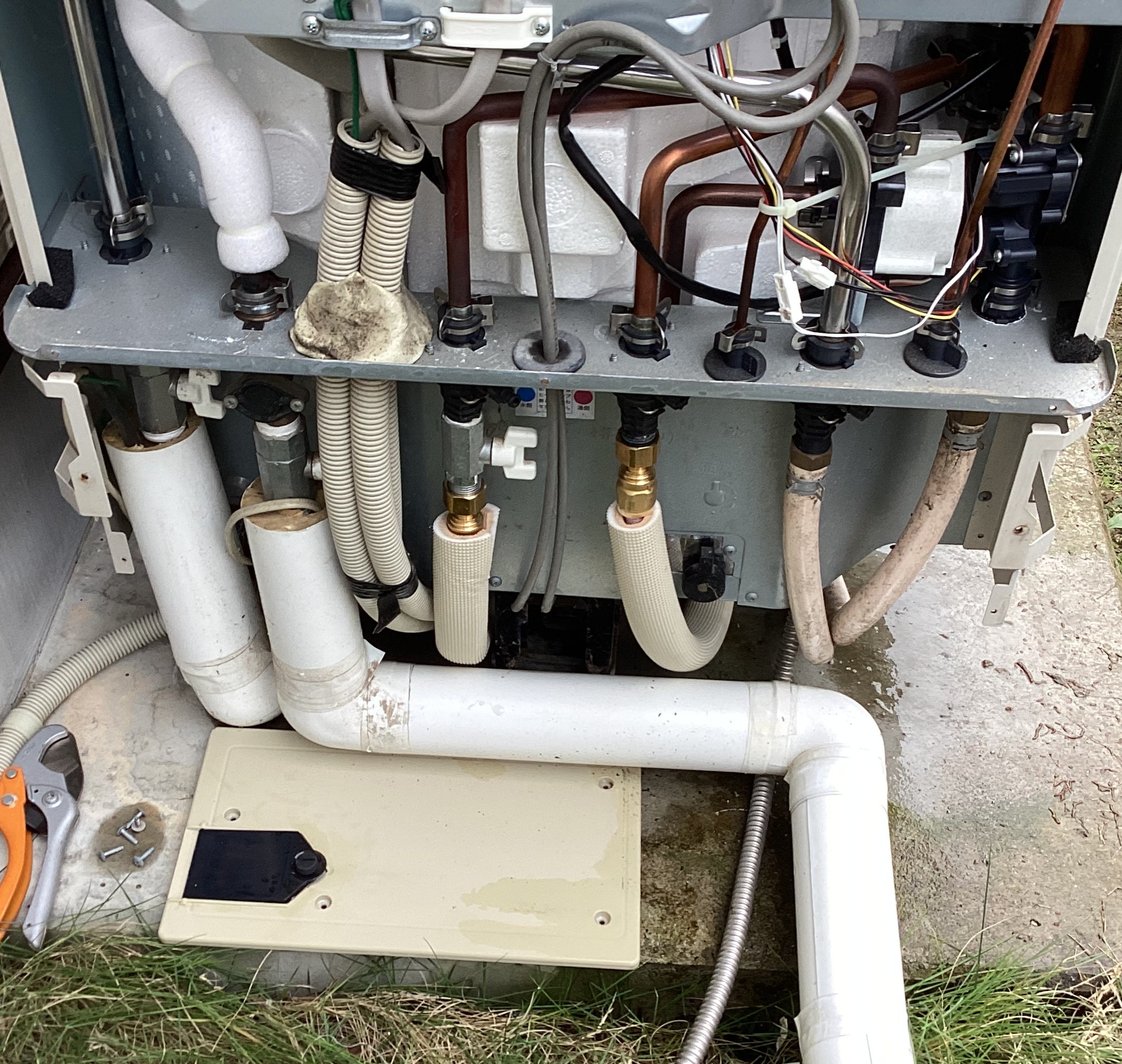 エコキュート配管の経年劣化画像